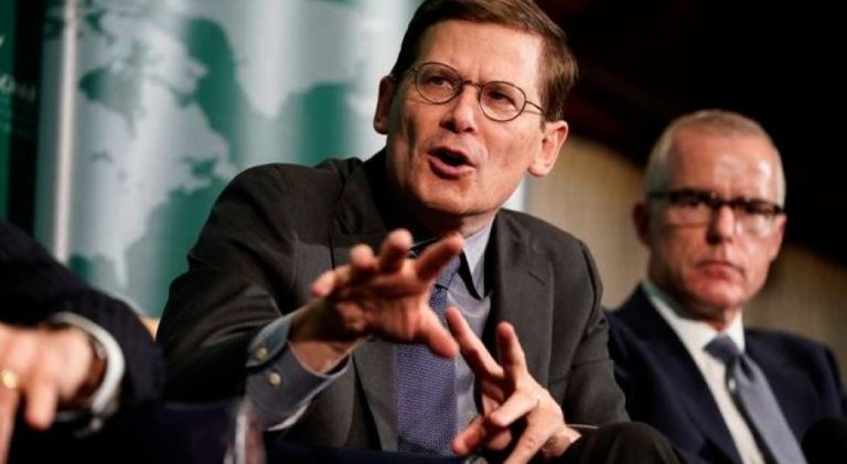 Exdirector de la CIA afirma que bitcoin no está vinculado con actividades ilícitas, según su investigación