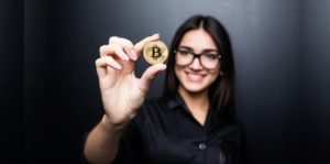 Solo 14% de las mujeres participan en proyectos de criptomonedas, afirman investigadores de Chile y Colombia