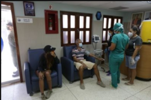 Hasta 200 dólares (3,56 petros) puede costar la atención por Covid-19 en clínicas privadas de Venezuela