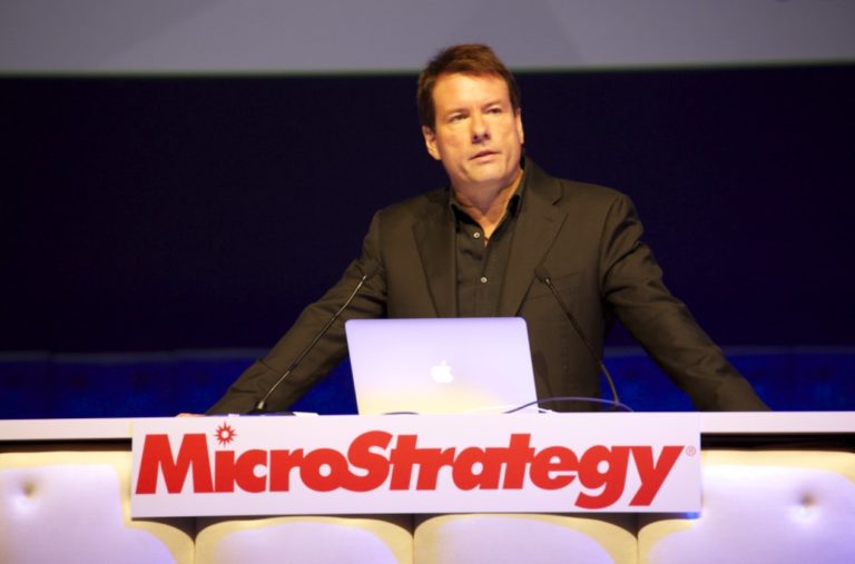 Michael Saylor dice que no ha "vendido ni un solo satoshi" y el bitcoin superó los $40 mil la madrugada de este jueves