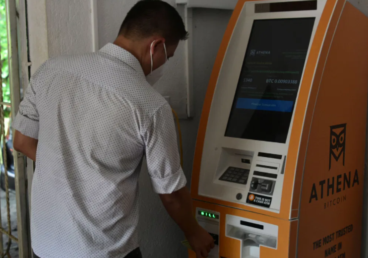 Presidente de El Salvador plantea instalar 1.500 cajeros automáticos del bitcoins en el país.