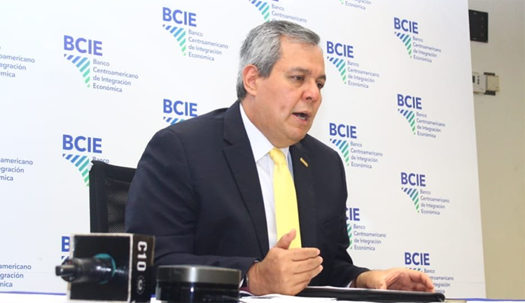El Salvador recibirá apoyo técnico y financiero del BCIE para instrumentar la Ley Bitcoin.