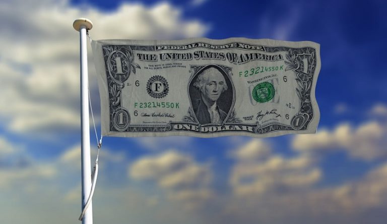 La dolarización transaccional de Venezuela se ubica en 68%, aseguró Luis Vicente León