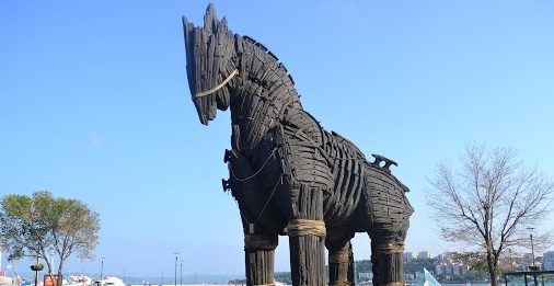 EE.UU. “debería prohibir” el yuan digital porque representa un “caballo de Troya” para su economía