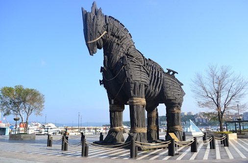 EE.UU. “debería prohibir” el yuan digital porque representa un “caballo de Troya” para su economía