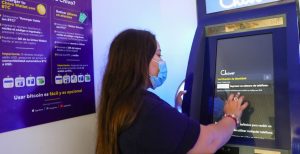 Cajero Chivo para envío de remesas a El Salvador fue instalado en el consulado de Florida