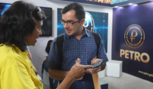 Bolivariana de Aeropuertos activa el pago en petros para clientes y proveedores en Venezuela