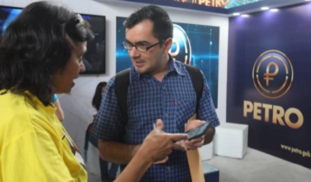 Bolivariana de Aeropuertos activa el pago en petros para clientes y proveedores en Venezuela