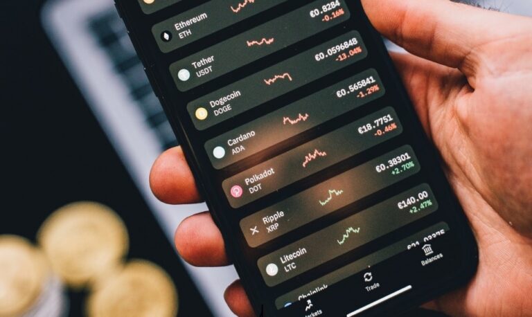 Binance, OKX y Bybit suspendieron depósitos de tether y USD Coin que operen en la red Solana