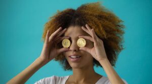 Mujeres en Latinoamérica recibirán educación en criptomonedas en el nuevo programa de Mastercard