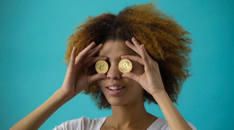 Mujeres en Latinoamérica recibirán educación en criptomonedas en el nuevo programa de Mastercard