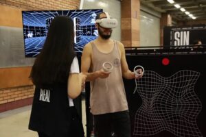 Promocionan el metaverso en el Metro de Santiago de Chile | Conoce por qué