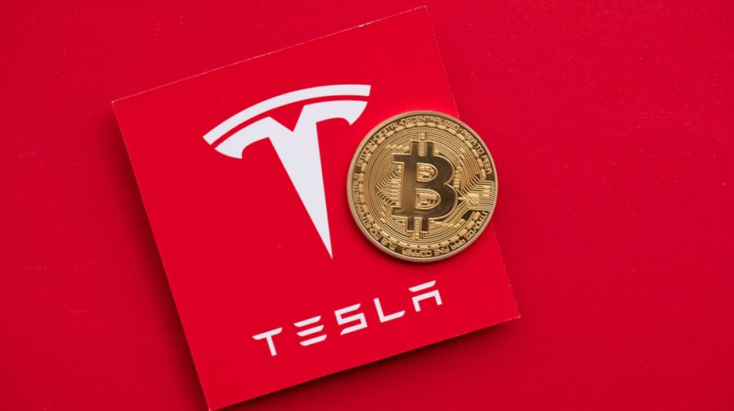 Bitcoin (BTC) le gana la carrera a Tesla: ¿qué está pasando con la empresa de Elon Musk?