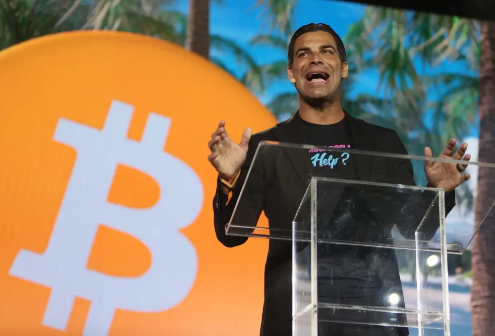 Alcalde de Miami: Mi sueldo subió desde que cobro en bitcoin (BTC)
