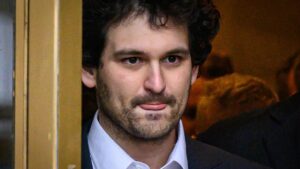 Fiscales de EE.UU. incautaron casi $700 millones en activos del ex CEO de FTX