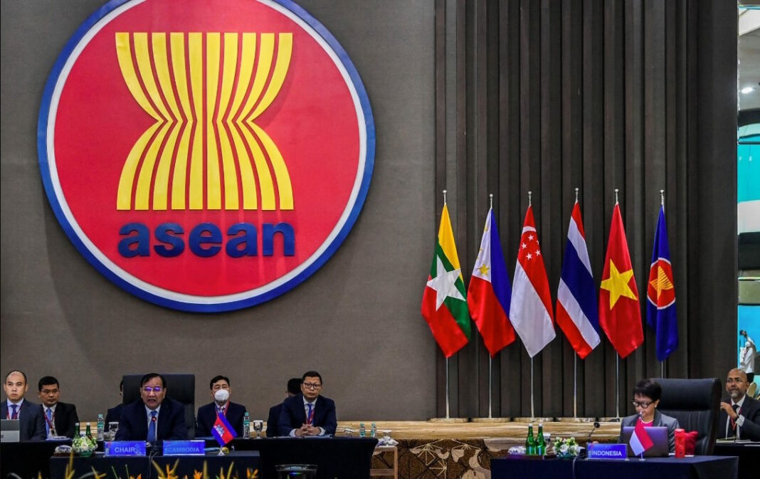 Países del sudeste asiático (ASEAN) buscan reducir la dependencia del dólar