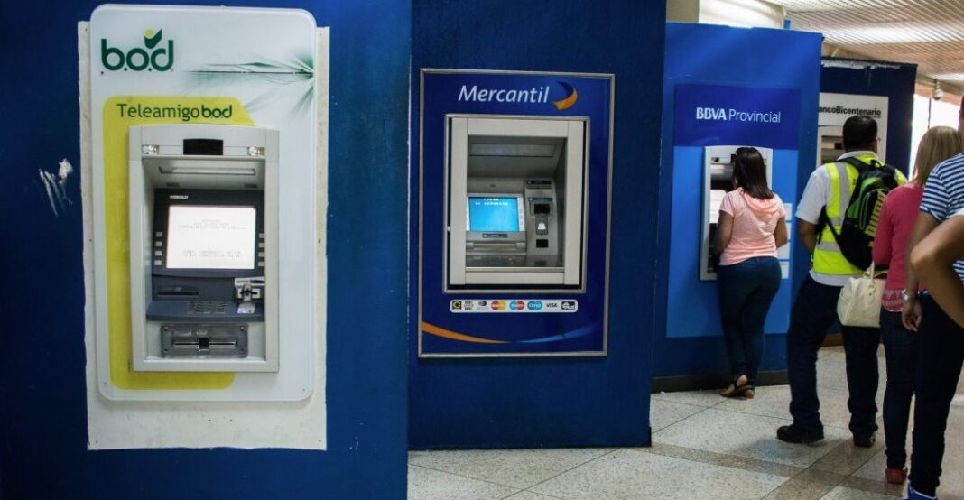 Venezuela: ¿por qué es tan difícil encontrar cajeros automáticos operativos?