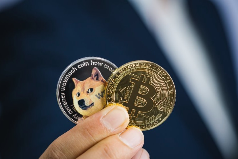El rally de dogecoin (DOGE) parece inminente, pero ¿qué pasará con el precio del bitcoin (BTC)?