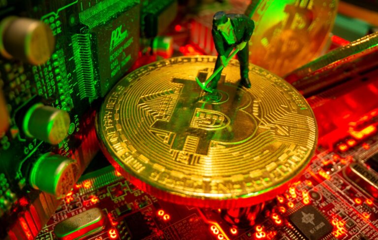 ¿BlackRock está detrás del aumento en la tasa de hash del bitcoin (BTC)?