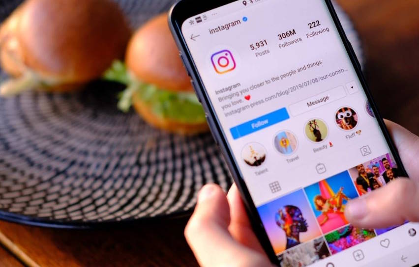 Transforma tus interacciones: cómo dejar comentarios públicos en las historias de Instagram