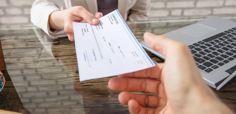 Cheque perdido o error de monto: aprende a cancelar un cheque rápidamente